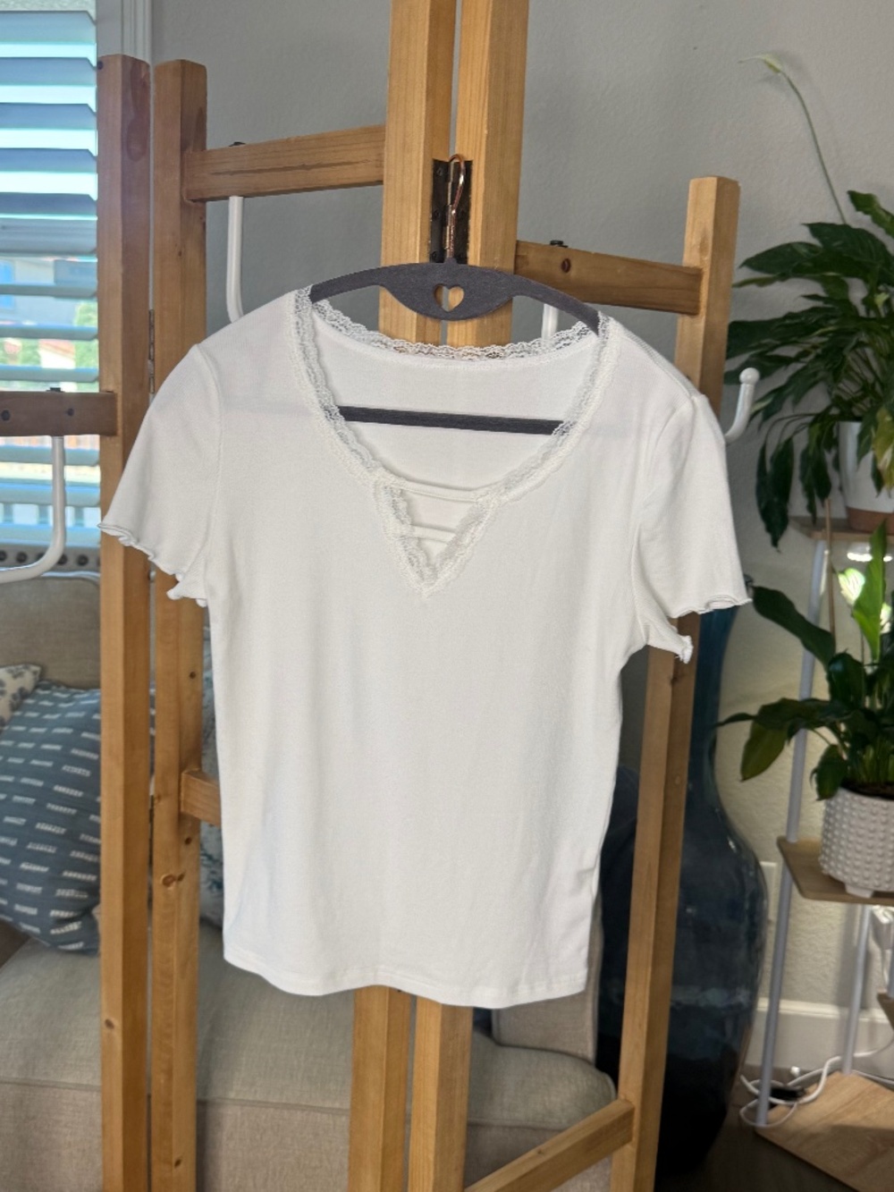White Lace Trim Short Sleeve Baby Tee Size Small